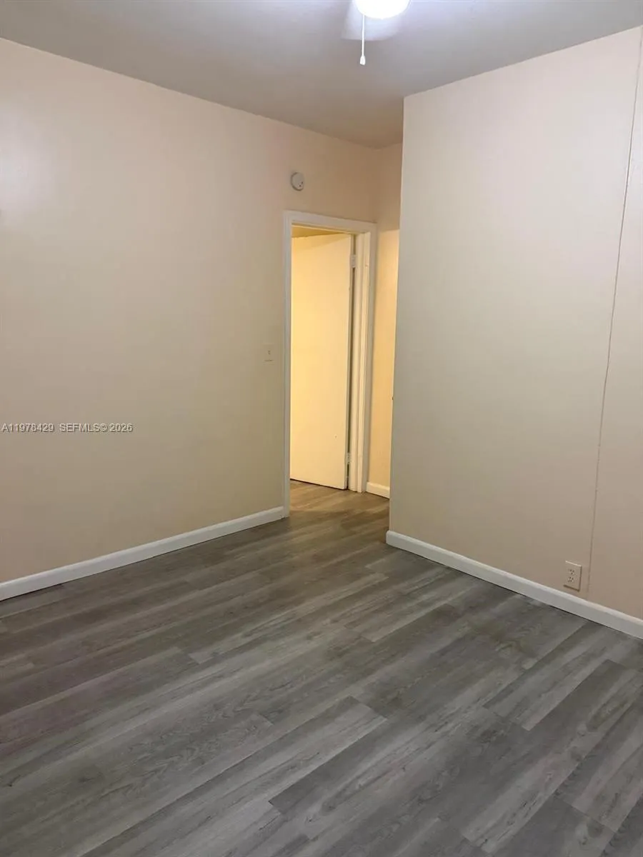 1708 Hayes St 3, Hollywood, Florida 33020, Hollywood, Florida 33020, 1 Bedroom Bedrooms, ,1 BathroomBathrooms,Residential Lease,For Rent,1708 Hayes St 3, Hollywood, Florida 33020,A11978429