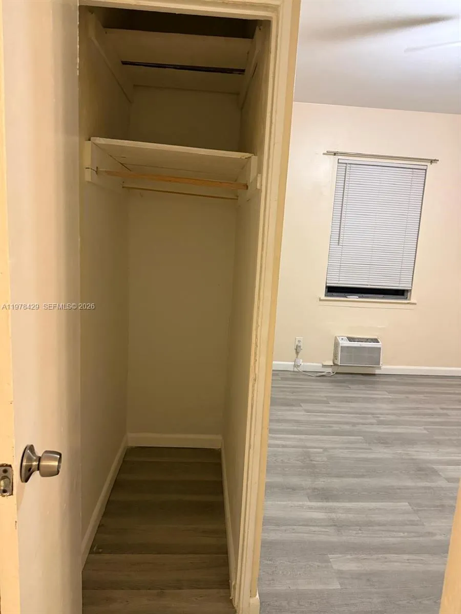 1708 Hayes St 3, Hollywood, Florida 33020, Hollywood, Florida 33020, 1 Bedroom Bedrooms, ,1 BathroomBathrooms,Residential Lease,For Rent,1708 Hayes St 3, Hollywood, Florida 33020,A11978429