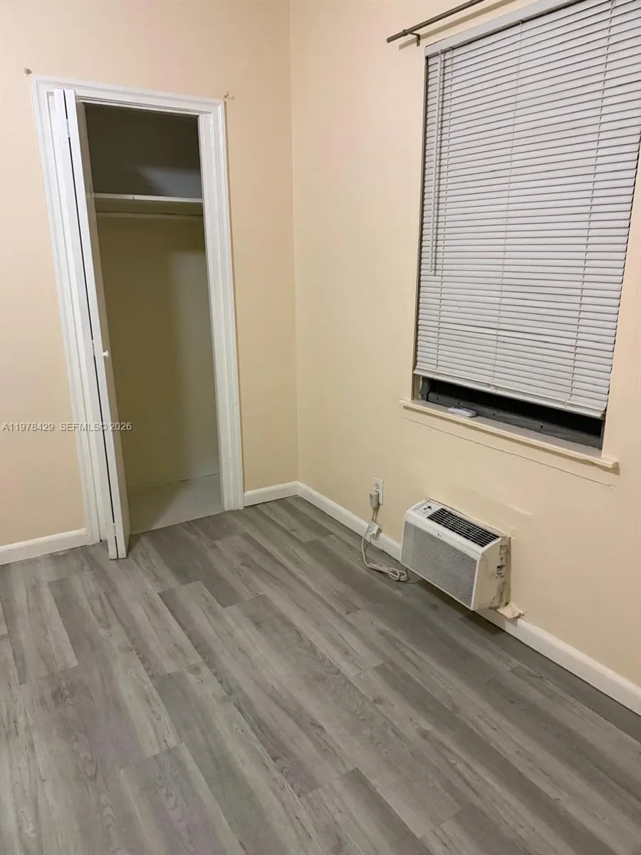 1708 Hayes St 3, Hollywood, Florida 33020, Hollywood, Florida 33020, 1 Bedroom Bedrooms, ,1 BathroomBathrooms,Residential Lease,For Rent,1708 Hayes St 3, Hollywood, Florida 33020,A11978429