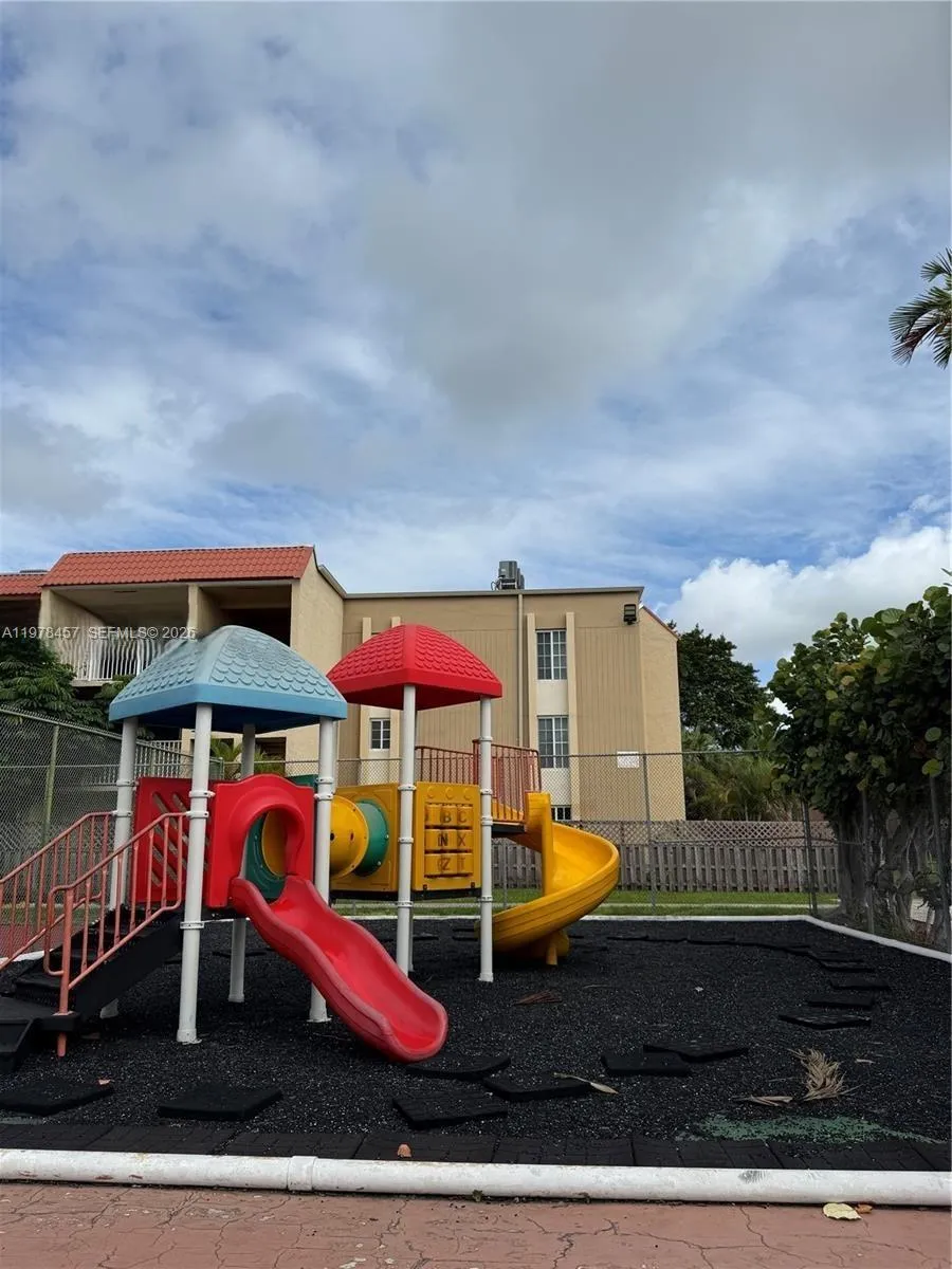 5122 Nw 79th Ave 304, Doral, Florida 33166, Doral, Florida 33166, 1 Bedroom Bedrooms, ,1 BathroomBathrooms,Residential Lease,For Rent,5122 Nw 79th Ave 304, Doral, Florida 33166,A11978457