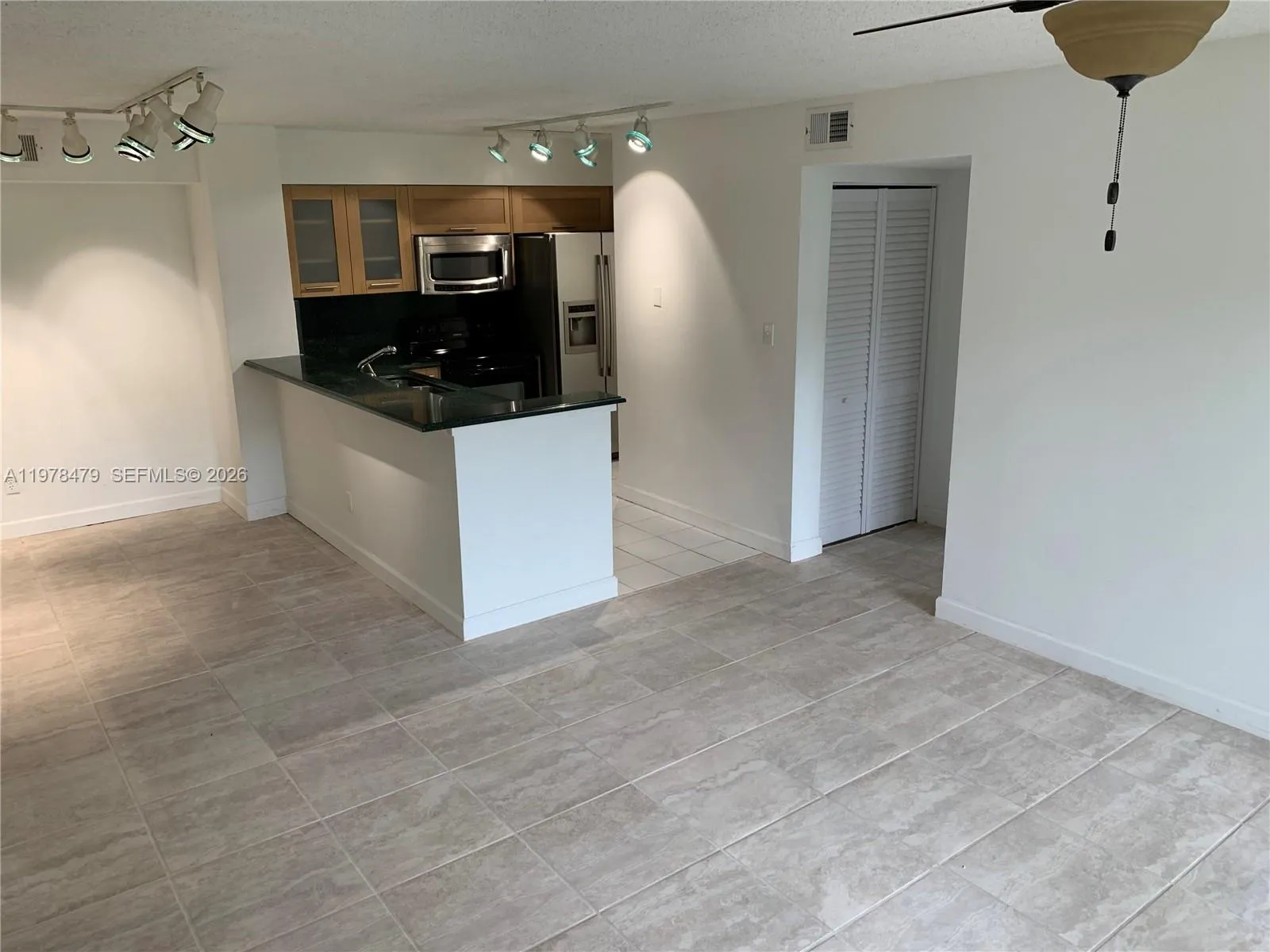 570 S Park Rd 13-6, Hollywood, Florida 33021, Hollywood, Florida 33021, 2 Bedrooms Bedrooms, ,2 BathroomsBathrooms,Residential Lease,For Rent,570 S Park Rd 13-6, Hollywood, Florida 33021,A11978479