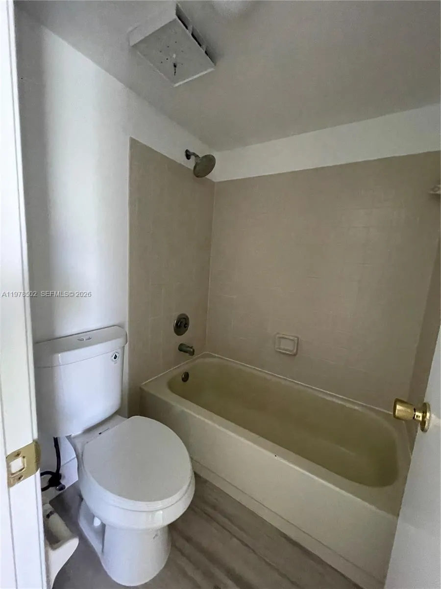 918 Twin Lakes Dr 8-m, Coral Springs, Florida 3307, Coral Springs, Florida 33071, 2 Bedrooms Bedrooms, ,2 BathroomsBathrooms,Residential,For Sale,918 Twin Lakes Dr 8-m, Coral Springs, Florida 3307,A11978502