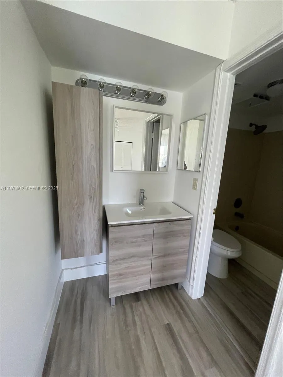 918 Twin Lakes Dr 8-m, Coral Springs, Florida 3307, Coral Springs, Florida 33071, 2 Bedrooms Bedrooms, ,2 BathroomsBathrooms,Residential,For Sale,918 Twin Lakes Dr 8-m, Coral Springs, Florida 3307,A11978502