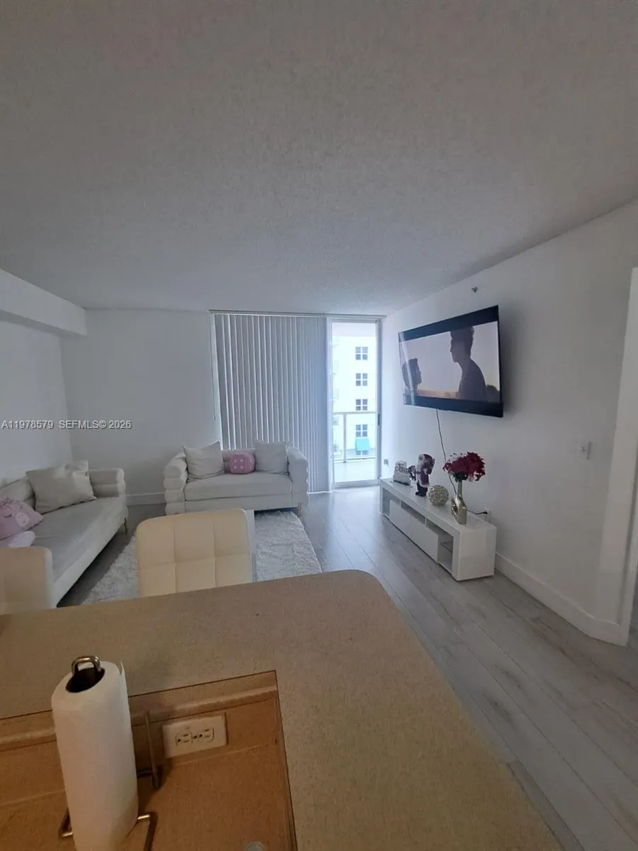 5077 Nw 7th St 912, Miami, Florida 33126, Miami, Florida 33126, 1 Bedroom Bedrooms, ,1 BathroomBathrooms,Residential,For Sale,5077 Nw 7th St 912, Miami, Florida 33126,A11978579