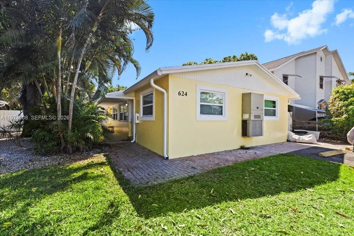 624 Sw 10th St.