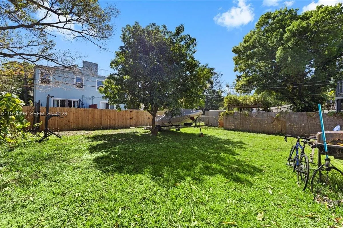 624 Sw 10 St Backyard