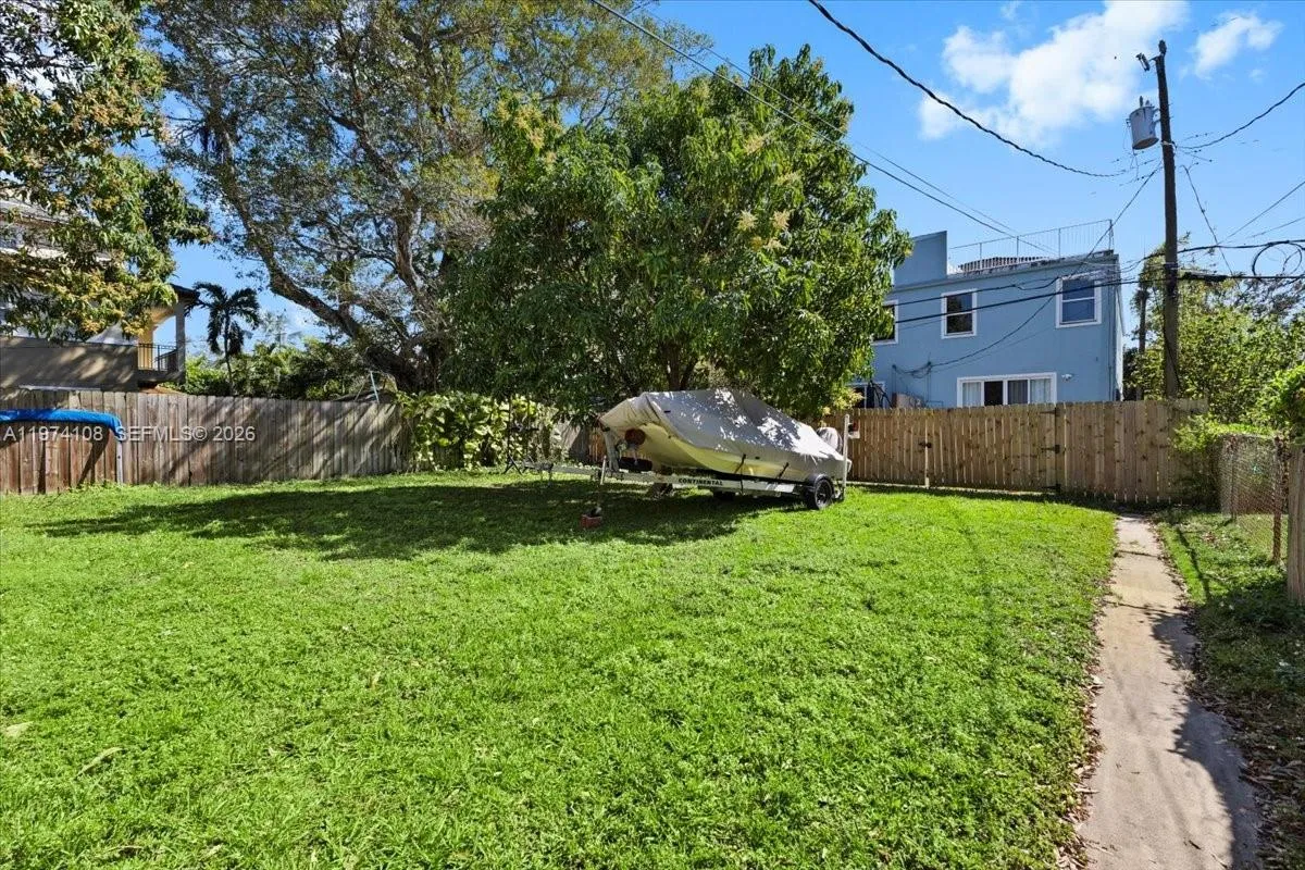 624 Sw 10 St Backyard
