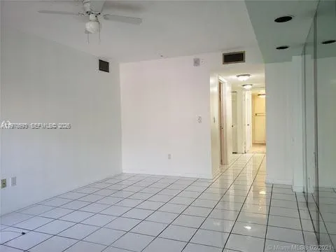 20860 San Simeon Way 404-6, Miami, Florida 33179, Miami, Florida 33179, 2 Bedrooms Bedrooms, ,2 BathroomsBathrooms,Residential Lease,For Rent,20860 San Simeon Way 404-6, Miami, Florida 33179,A11978693