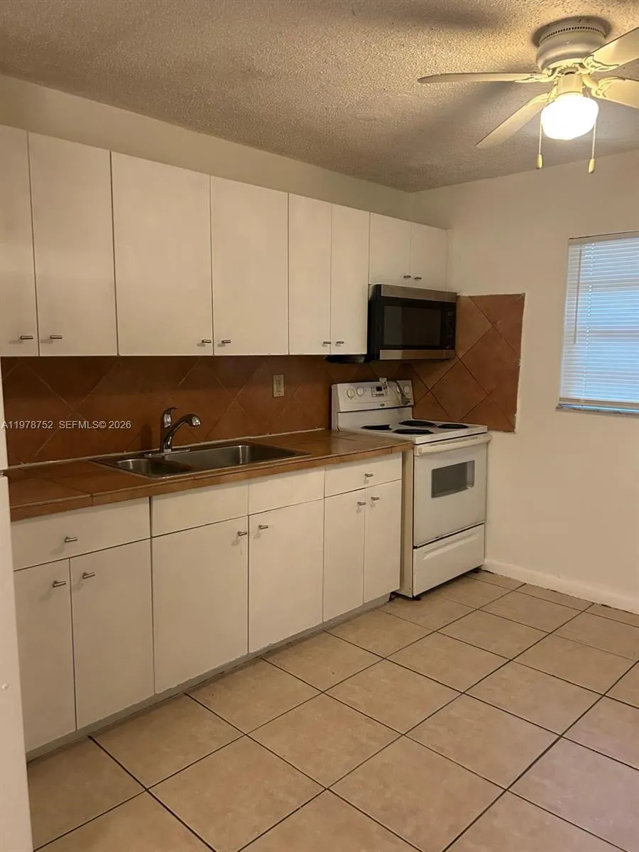 1631 Sw 44th Ave 1-3, Fort Lauderdale, Florida 333, Fort Lauderdale, Florida 33317, 2 Bedrooms Bedrooms, ,1 BathroomBathrooms,Residential Lease,For Rent,1631 Sw 44th Ave 1-3, Fort Lauderdale, Florida 333,A11978752