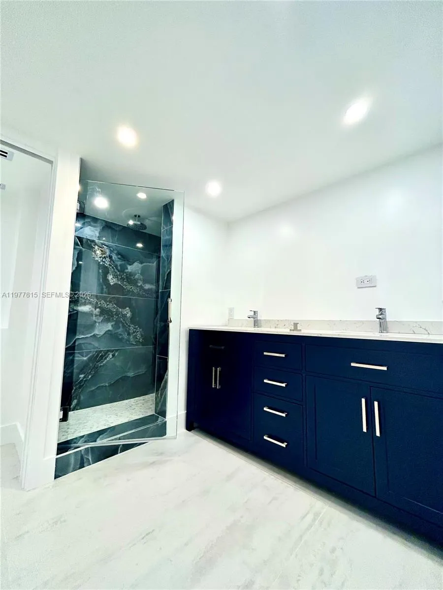 6039 Collins Ave 615-617, Miami Beach, Florida 331, Miami Beach, Florida 33140, 4 Bedrooms Bedrooms, ,4 BathroomsBathrooms,Residential Lease,For Rent,6039 Collins Ave 615-617, Miami Beach, Florida 331,A11977815