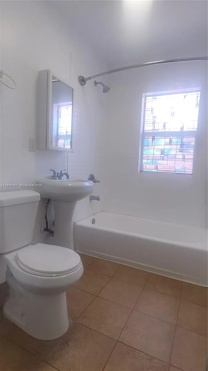 1322 Sw 7th St 4, Miami, Florida 33135, Miami, Florida 33135, 1 Bedroom Bedrooms, ,1 BathroomBathrooms,Residential Lease,For Rent,1322 Sw 7th St 4, Miami, Florida 33135,A11978787