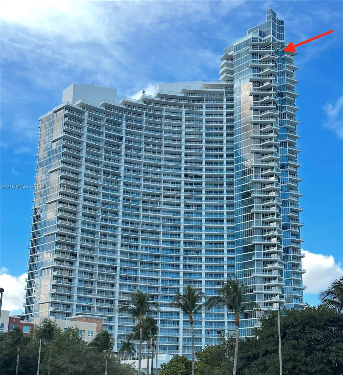PH 4702 is located in the 47 floor , top floor.