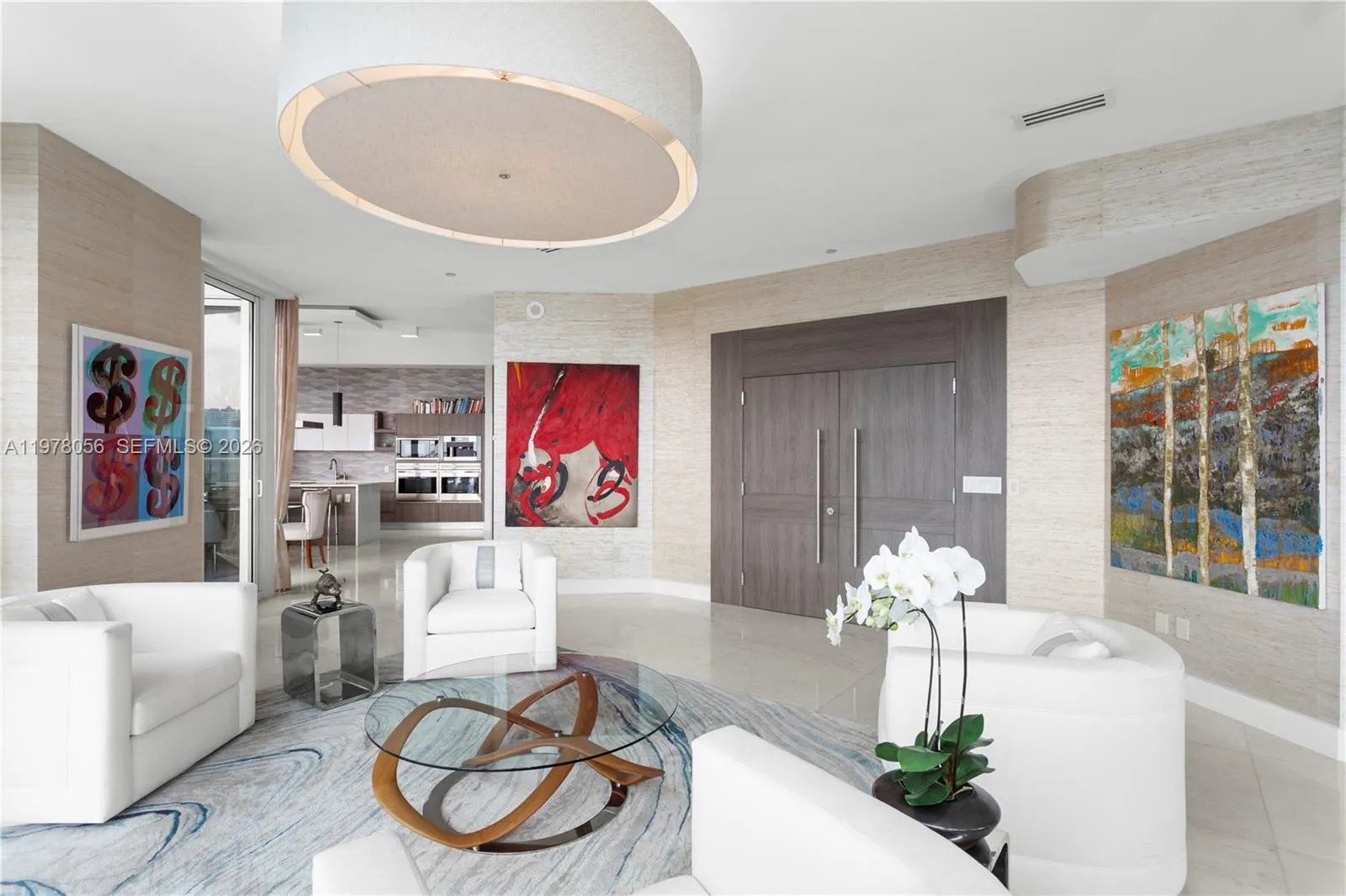 Sitting area connecting living spaces