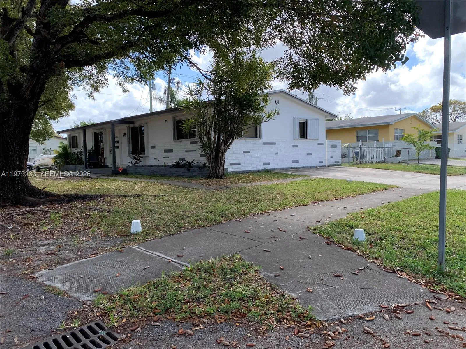 401 Sw 8th St A, Hallandale Beach, Florida 33009, Hallandale Beach, Florida 33009, 2 Bedrooms Bedrooms, ,1 BathroomBathrooms,Residential Lease,For Rent,401 Sw 8th St A, Hallandale Beach, Florida 33009,A11975233