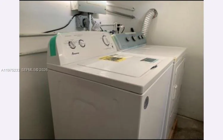 401 Sw 8th St A, Hallandale Beach, Florida 33009, Hallandale Beach, Florida 33009, 2 Bedrooms Bedrooms, ,1 BathroomBathrooms,Residential Lease,For Rent,401 Sw 8th St A, Hallandale Beach, Florida 33009,A11975233