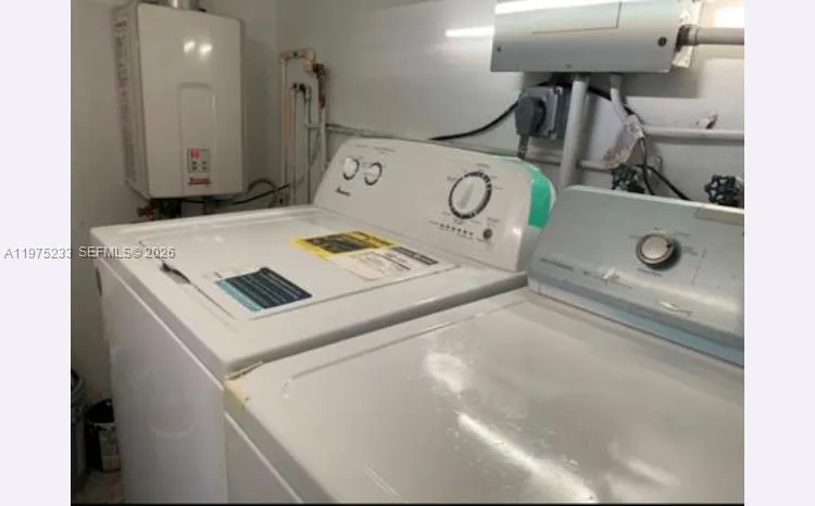 401 Sw 8th St A, Hallandale Beach, Florida 33009, Hallandale Beach, Florida 33009, 2 Bedrooms Bedrooms, ,1 BathroomBathrooms,Residential Lease,For Rent,401 Sw 8th St A, Hallandale Beach, Florida 33009,A11975233