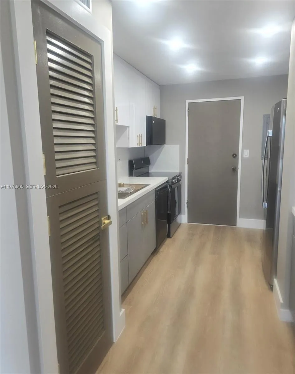 9800 W Bay Harbor Dr 305, Bay Harbor Islands, Flor, Bay Harbor Islands, Florida 33154, 1 Bedroom Bedrooms, ,1 BathroomBathrooms,Residential Lease,For Rent,9800 W Bay Harbor Dr 305, Bay Harbor Islands, Flor,A11978805