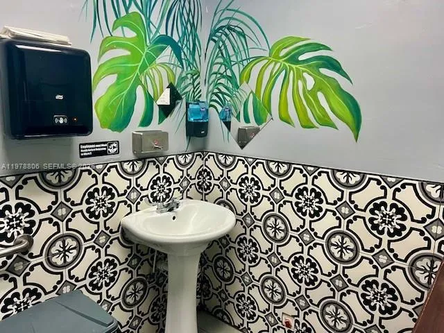 Miami Beach, Florida 33141, ,Business Opportunity,For Sale,A11978806