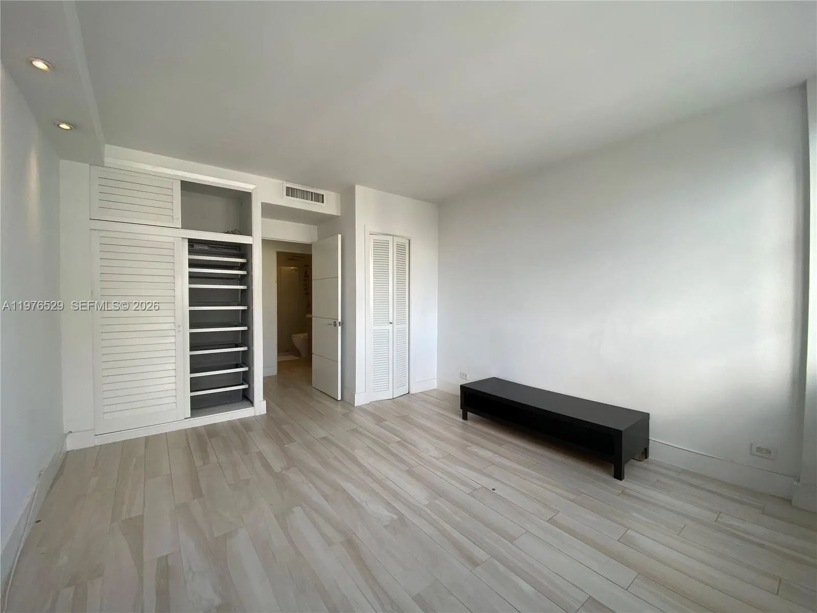 Miami, Florida 33131, 1 Bedroom Bedrooms, ,1 BathroomBathrooms,Residential Lease,For Rent,A11976529