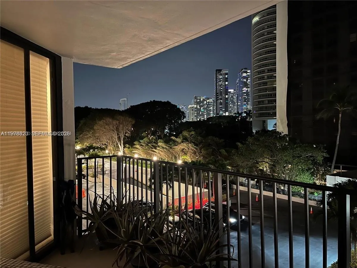 1865 Brickell Ave A406, Miami, Florida 33129, Miami, Florida 33129, 1 Bedroom Bedrooms, ,1 BathroomBathrooms,Residential Lease,For Rent,1865 Brickell Ave A406, Miami, Florida 33129,A11978820