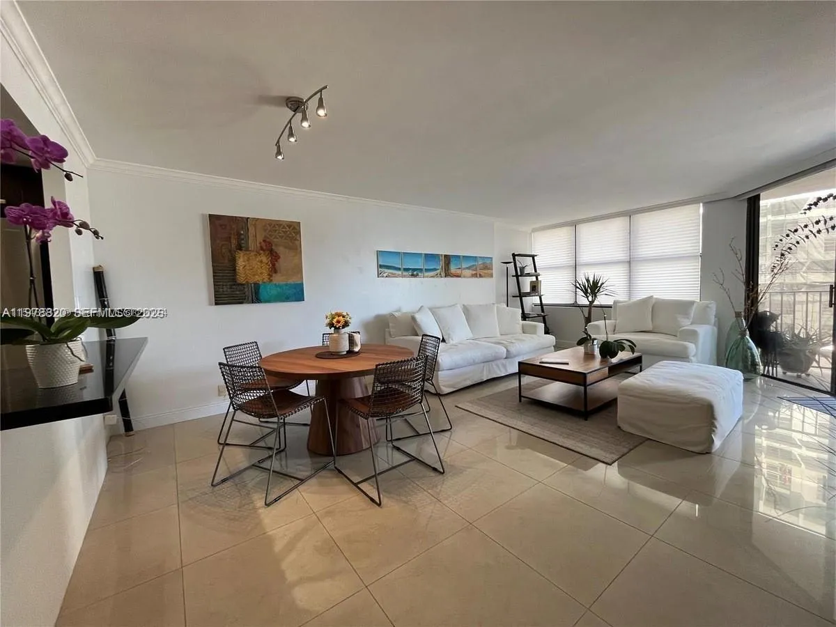 1865 Brickell Ave A406, Miami, Florida 33129, Miami, Florida 33129, 1 Bedroom Bedrooms, ,1 BathroomBathrooms,Residential Lease,For Rent,1865 Brickell Ave A406, Miami, Florida 33129,A11978820