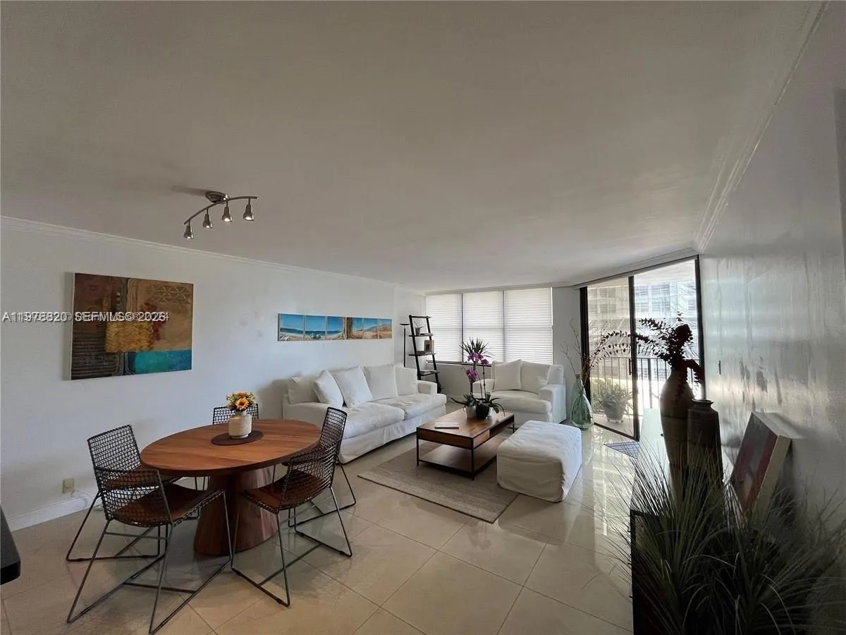 1865 Brickell Ave A406, Miami, Florida 33129, Miami, Florida 33129, 1 Bedroom Bedrooms, ,1 BathroomBathrooms,Residential Lease,For Rent,1865 Brickell Ave A406, Miami, Florida 33129,A11978820