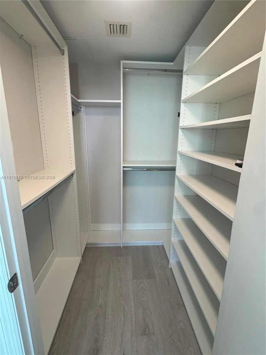 500 Brickell Ave 3803, Miami, Florida 33131, Miami, Florida 33131, 1 Bedroom Bedrooms, ,1 BathroomBathrooms,Residential Lease,For Rent,500 Brickell Ave 3803, Miami, Florida 33131,A11978819