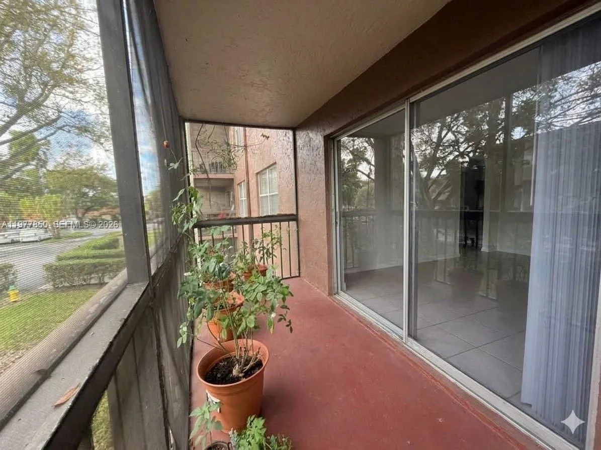 7000 Nova Dr 205e, Davie, Florida 33317, Davie, Florida 33317, 2 Bedrooms Bedrooms, ,2 BathroomsBathrooms,Residential,For Sale,7000 Nova Dr 205e, Davie, Florida 33317,A11977850