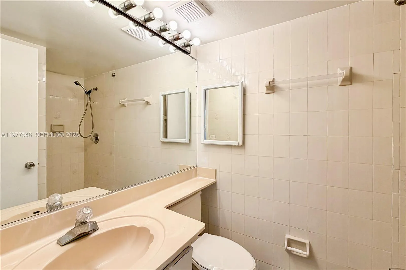 4803 Nw 7th St 105-14, Miami, Florida 33126, Miami, Florida 33126, 2 Bedrooms Bedrooms, ,2 BathroomsBathrooms,Residential Lease,For Rent,4803 Nw 7th St 105-14, Miami, Florida 33126,A11977548