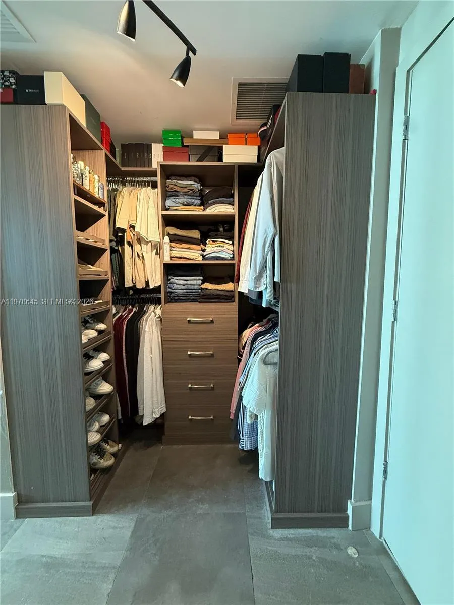 1080 Brickell Ave 2109, Miami, Florida 33131, Miami, Florida 33131, 2 Bedrooms Bedrooms, ,2 BathroomsBathrooms,Residential Lease,For Rent,1080 Brickell Ave 2109, Miami, Florida 33131,A11978645