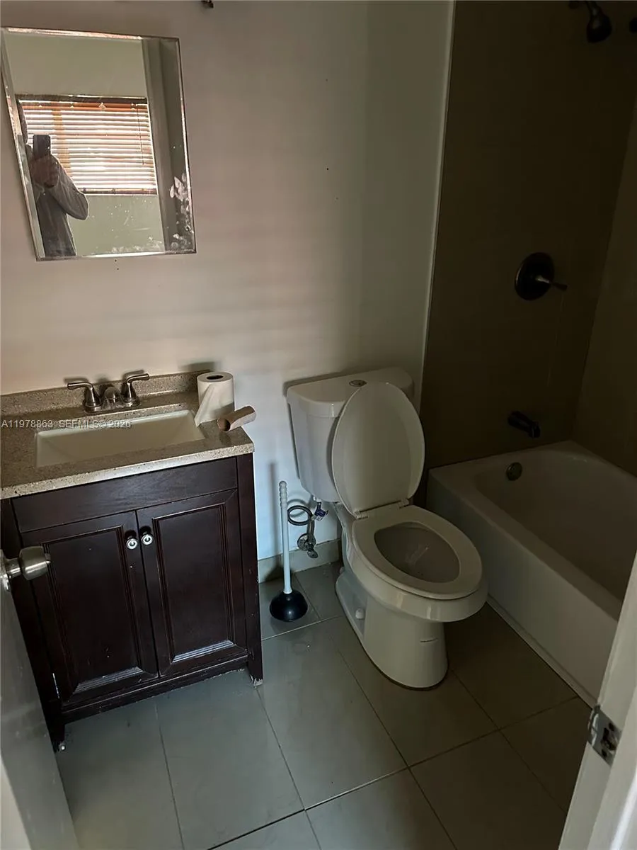 5223 Nw 27th St 9b, Lauderhill, Florida 33313, Lauderhill, Florida 33313, 2 Bedrooms Bedrooms, ,1 BathroomBathrooms,Residential Lease,For Rent,5223 Nw 27th St 9b, Lauderhill, Florida 33313,A11978863