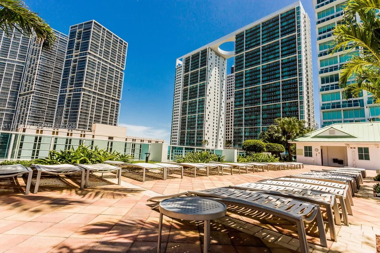 31 Se 5th St 407, Miami, Florida 33131, Miami, Florida 33131, 1 Bedroom Bedrooms, ,1 BathroomBathrooms,Residential Lease,For Rent,31 Se 5th St 407, Miami, Florida 33131,A11978877