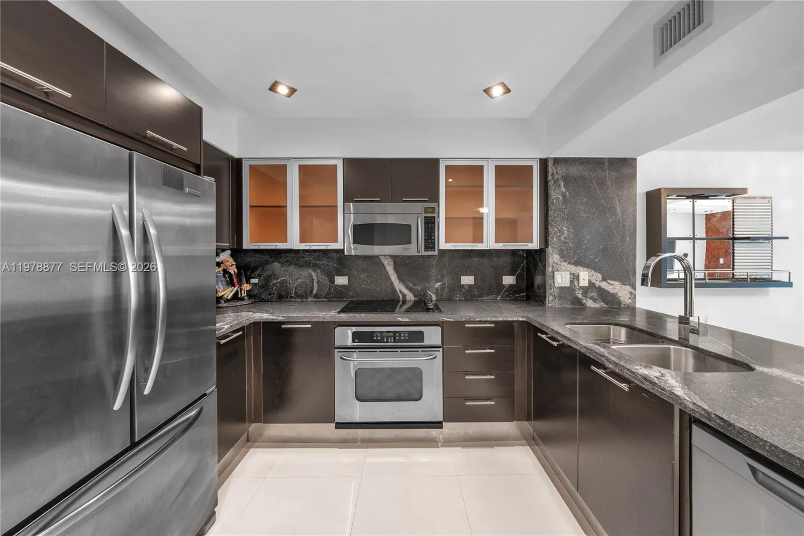 31 Se 5th St 407, Miami, Florida 33131, Miami, Florida 33131, 1 Bedroom Bedrooms, ,1 BathroomBathrooms,Residential Lease,For Rent,31 Se 5th St 407, Miami, Florida 33131,A11978877