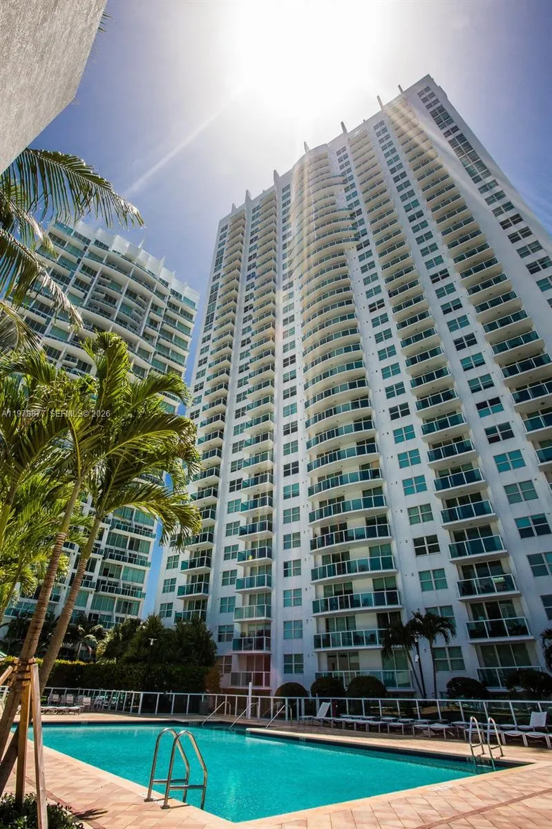 31 Se 5th St 407, Miami, Florida 33131, Miami, Florida 33131, 1 Bedroom Bedrooms, ,1 BathroomBathrooms,Residential Lease,For Rent,31 Se 5th St 407, Miami, Florida 33131,A11978877