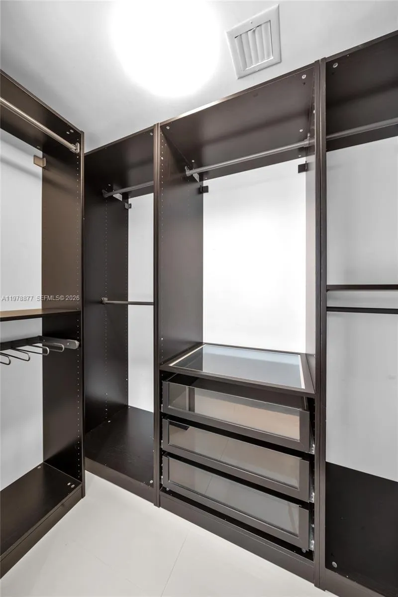 31 Se 5th St 407, Miami, Florida 33131, Miami, Florida 33131, 1 Bedroom Bedrooms, ,1 BathroomBathrooms,Residential Lease,For Rent,31 Se 5th St 407, Miami, Florida 33131,A11978877