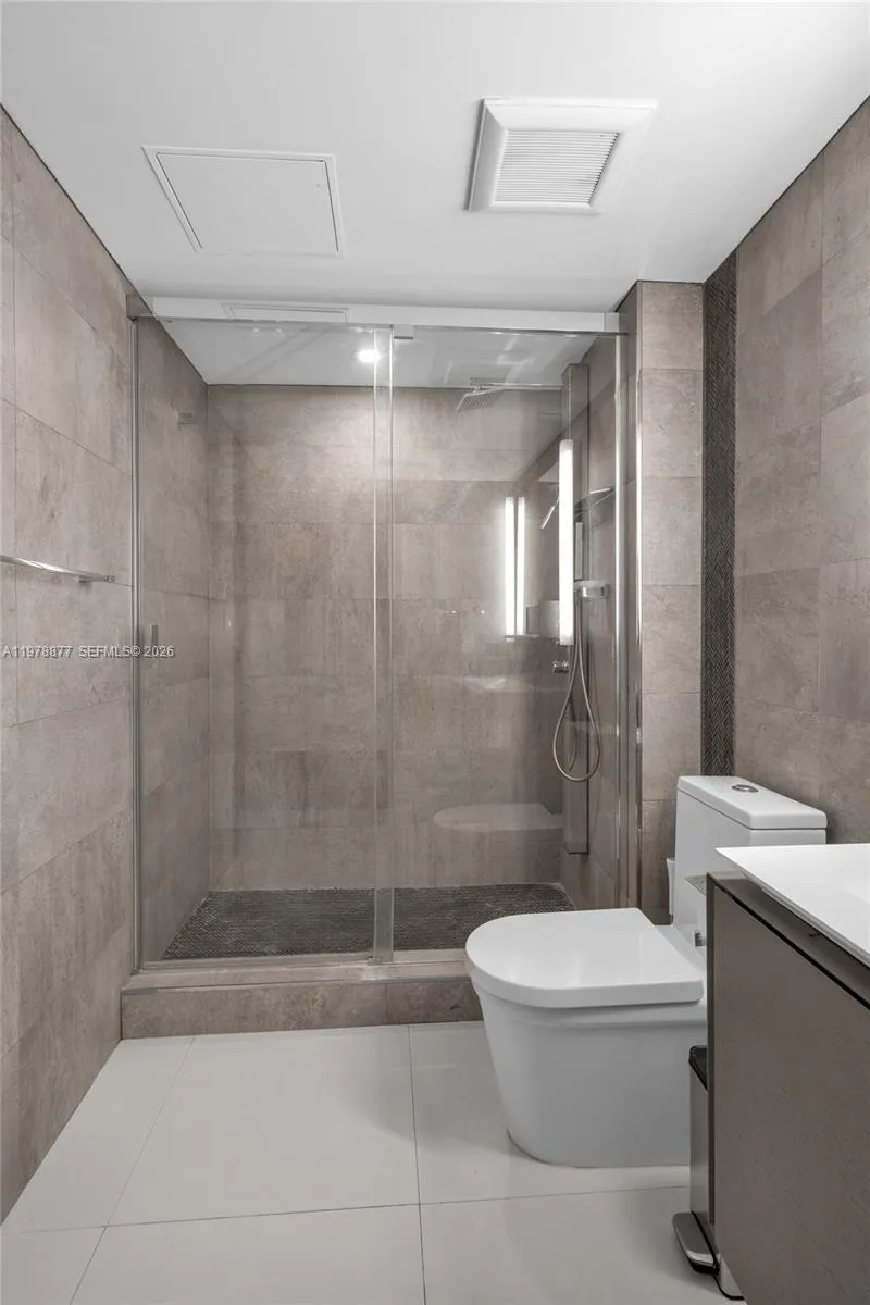 31 Se 5th St 407, Miami, Florida 33131, Miami, Florida 33131, 1 Bedroom Bedrooms, ,1 BathroomBathrooms,Residential Lease,For Rent,31 Se 5th St 407, Miami, Florida 33131,A11978877