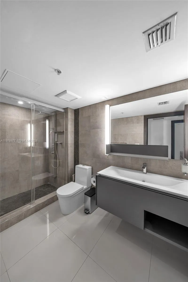 31 Se 5th St 407, Miami, Florida 33131, Miami, Florida 33131, 1 Bedroom Bedrooms, ,1 BathroomBathrooms,Residential Lease,For Rent,31 Se 5th St 407, Miami, Florida 33131,A11978877