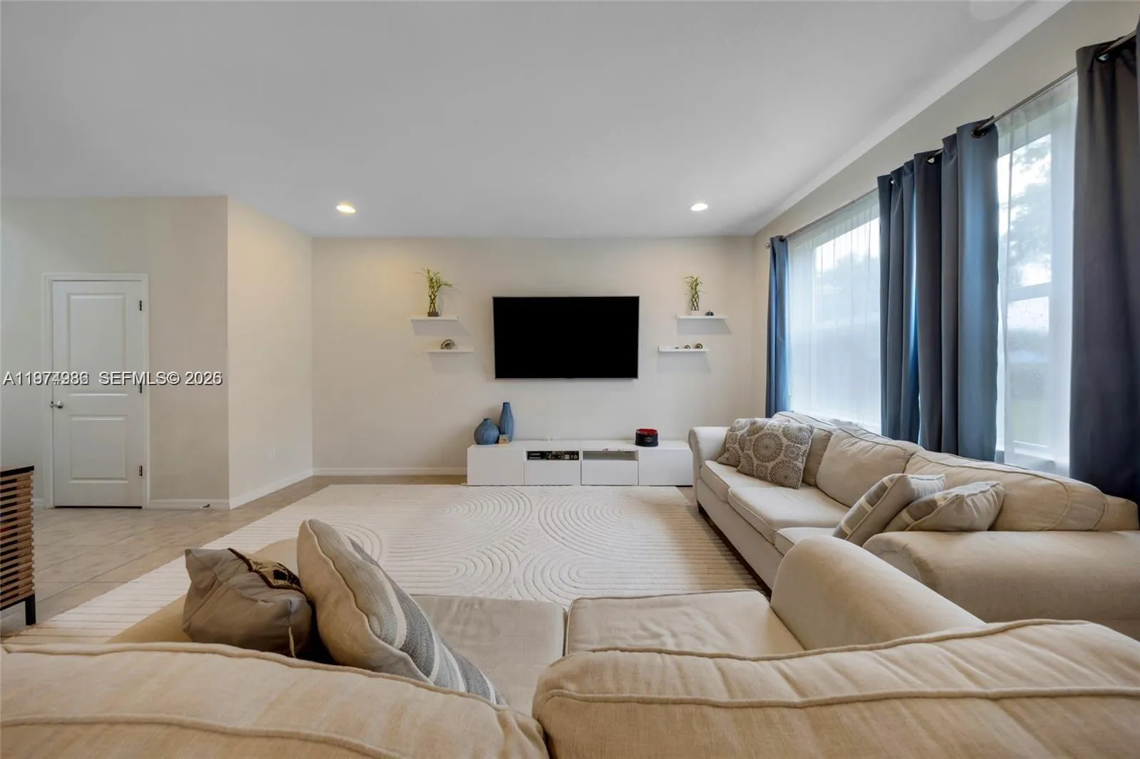 932 Banyan Dr #, Hollywood, Florida 33021, Hollywood, Florida 33021, 3 Bedrooms Bedrooms, ,2 BathroomsBathrooms,Residential Lease,For Rent,932 Banyan Dr #, Hollywood, Florida 33021,A11974986