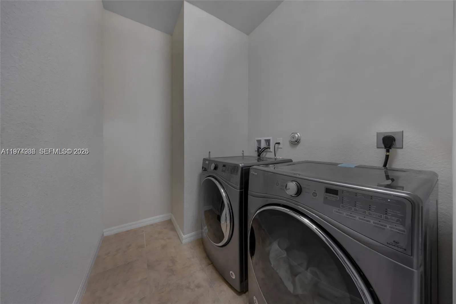 932 Banyan Dr #, Hollywood, Florida 33021, Hollywood, Florida 33021, 3 Bedrooms Bedrooms, ,2 BathroomsBathrooms,Residential Lease,For Rent,932 Banyan Dr #, Hollywood, Florida 33021,A11974986