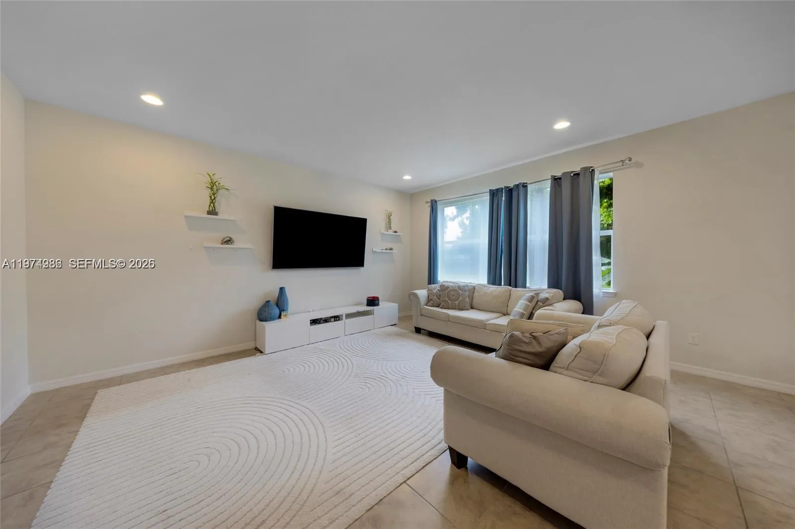 932 Banyan Dr #, Hollywood, Florida 33021, Hollywood, Florida 33021, 3 Bedrooms Bedrooms, ,2 BathroomsBathrooms,Residential Lease,For Rent,932 Banyan Dr #, Hollywood, Florida 33021,A11974986