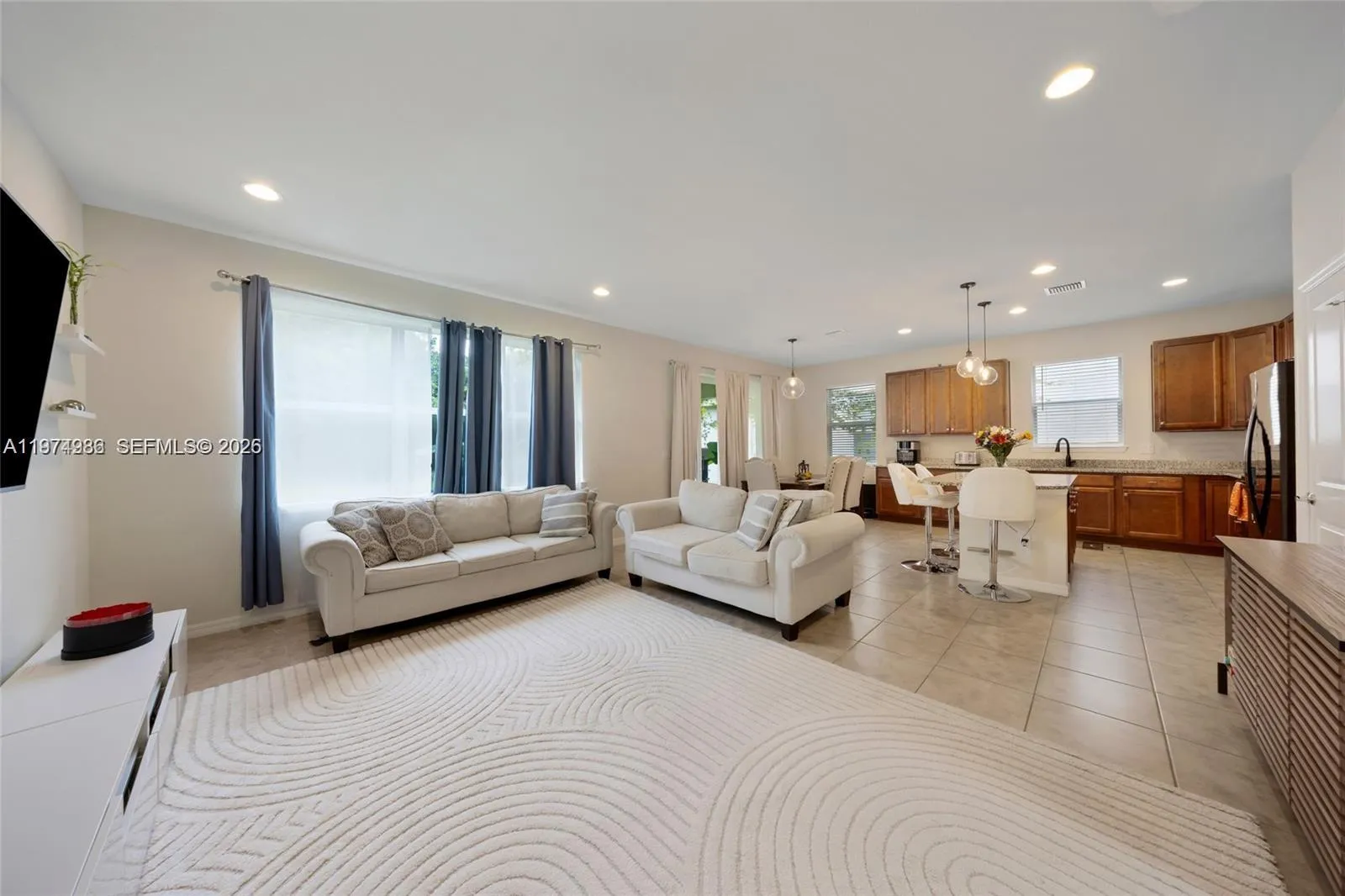 932 Banyan Dr #, Hollywood, Florida 33021, Hollywood, Florida 33021, 3 Bedrooms Bedrooms, ,2 BathroomsBathrooms,Residential Lease,For Rent,932 Banyan Dr #, Hollywood, Florida 33021,A11974986