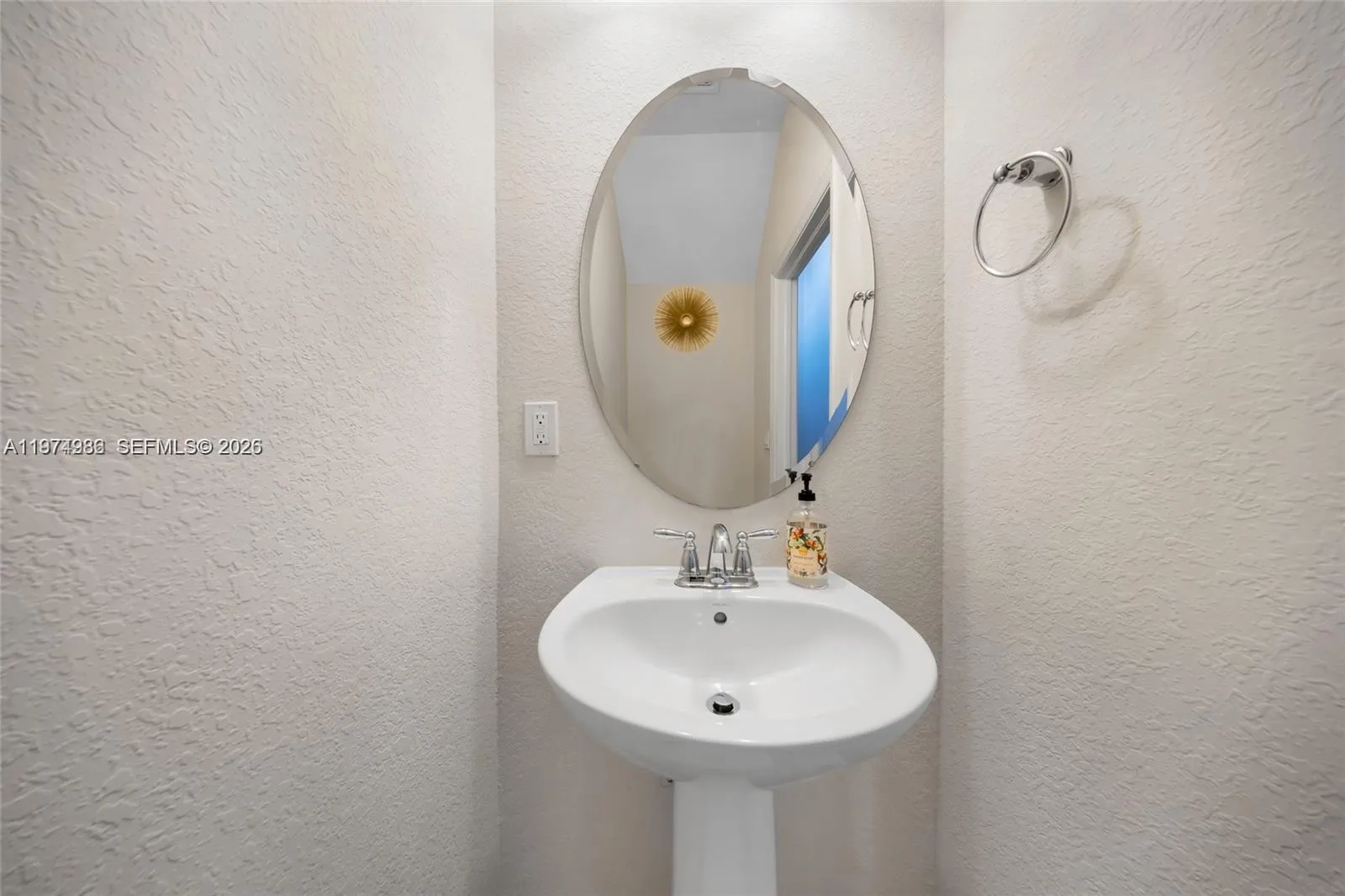 932 Banyan Dr #, Hollywood, Florida 33021, Hollywood, Florida 33021, 3 Bedrooms Bedrooms, ,2 BathroomsBathrooms,Residential Lease,For Rent,932 Banyan Dr #, Hollywood, Florida 33021,A11974986