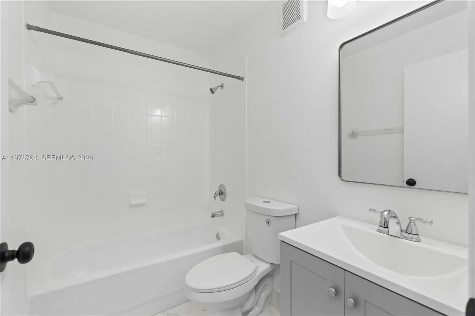 2930 12 Rd 204-31, Homestead, Florida 33035, Homestead, Florida 33035, 2 Bedrooms Bedrooms, ,2 BathroomsBathrooms,Residential Lease,For Rent,2930 12 Rd 204-31, Homestead, Florida 33035,A11978764