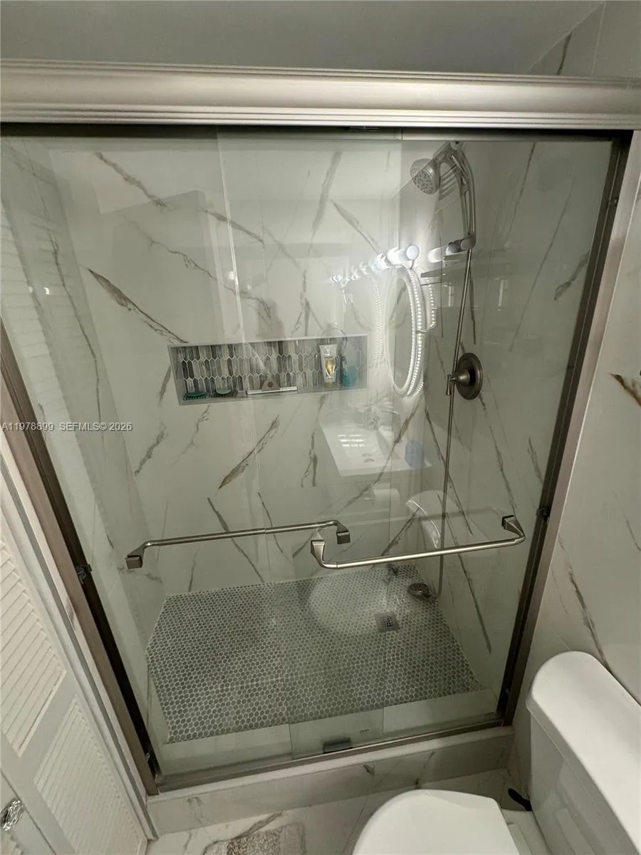 999 Brickell Bay Dr 710, Miami, Florida 33131, Miami, Florida 33131, 2 Bedrooms Bedrooms, ,2 BathroomsBathrooms,Residential Lease,For Rent,999 Brickell Bay Dr 710, Miami, Florida 33131,A11978899