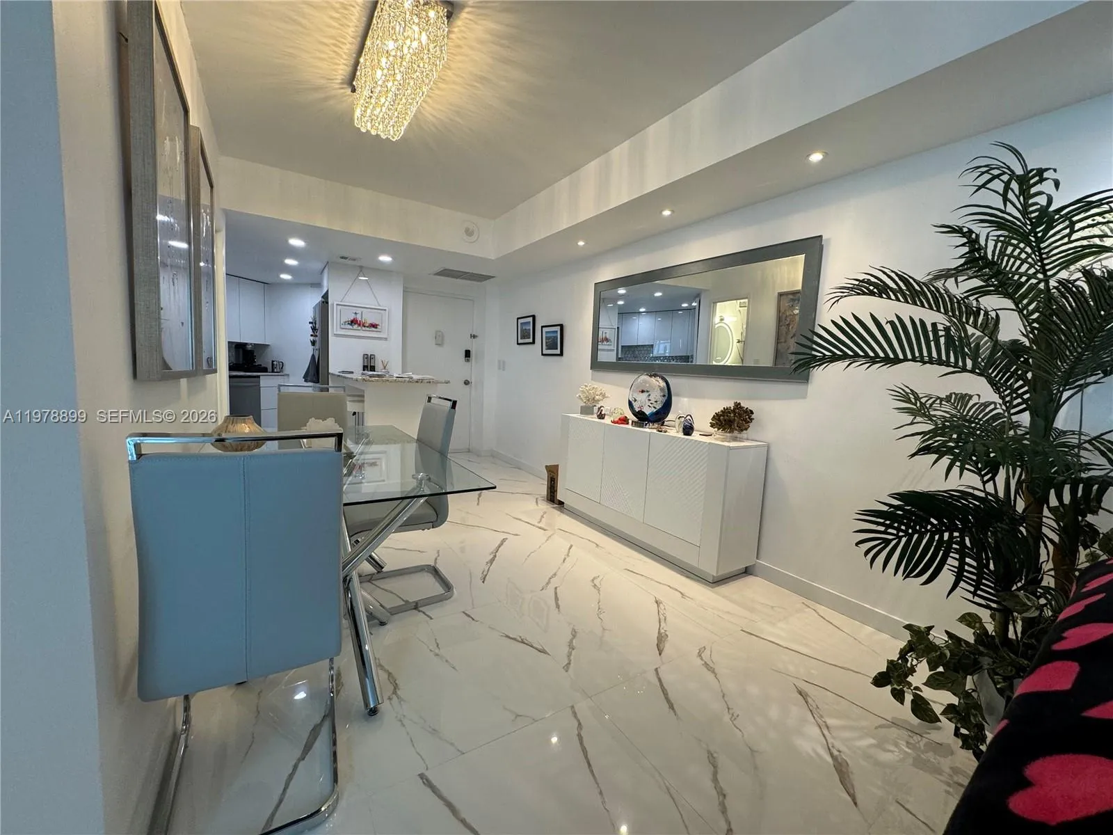 999 Brickell Bay Dr 710, Miami, Florida 33131, Miami, Florida 33131, 2 Bedrooms Bedrooms, ,2 BathroomsBathrooms,Residential Lease,For Rent,999 Brickell Bay Dr 710, Miami, Florida 33131,A11978899