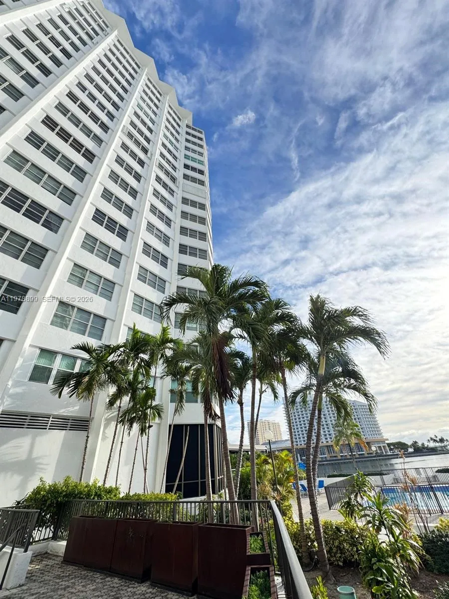 999 Brickell Bay Dr 710, Miami, Florida 33131, Miami, Florida 33131, 2 Bedrooms Bedrooms, ,2 BathroomsBathrooms,Residential Lease,For Rent,999 Brickell Bay Dr 710, Miami, Florida 33131,A11978899
