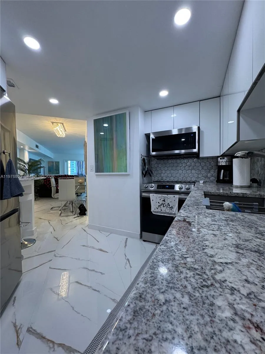 999 Brickell Bay Dr 710, Miami, Florida 33131, Miami, Florida 33131, 2 Bedrooms Bedrooms, ,2 BathroomsBathrooms,Residential Lease,For Rent,999 Brickell Bay Dr 710, Miami, Florida 33131,A11978899