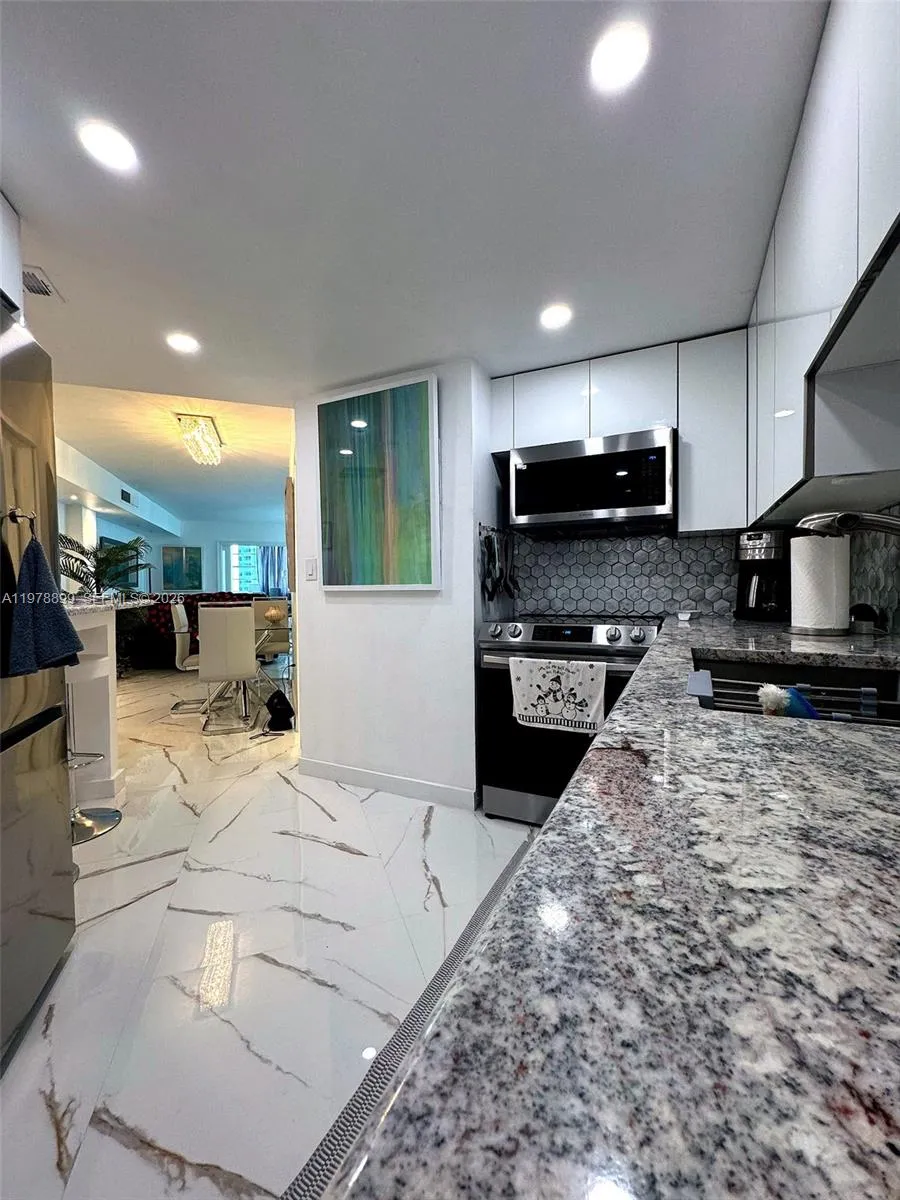 999 Brickell Bay Dr 710, Miami, Florida 33131, Miami, Florida 33131, 2 Bedrooms Bedrooms, ,2 BathroomsBathrooms,Residential Lease,For Rent,999 Brickell Bay Dr 710, Miami, Florida 33131,A11978899