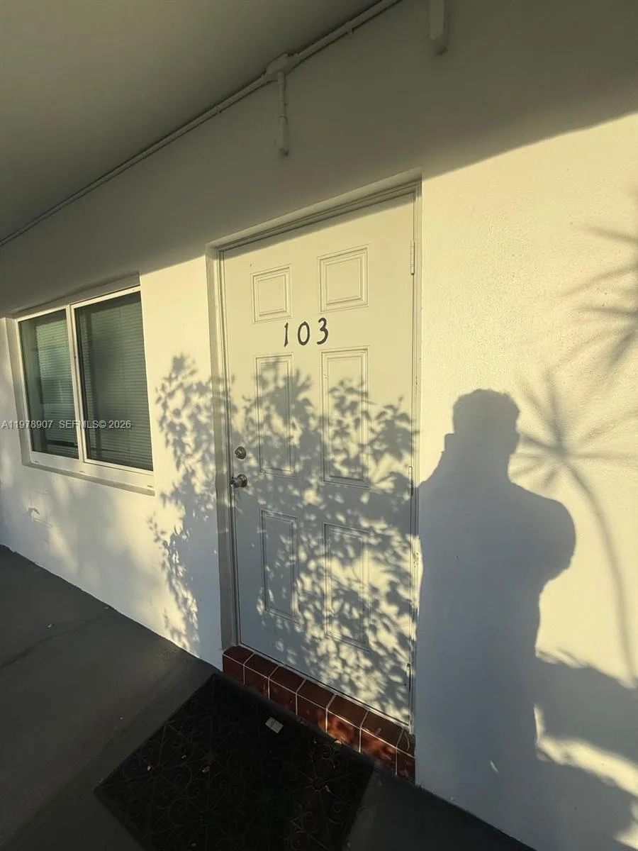 Hollywood, Florida 33020, 1 Bedroom Bedrooms, ,1 BathroomBathrooms,Residential Lease,For Rent,A11978907