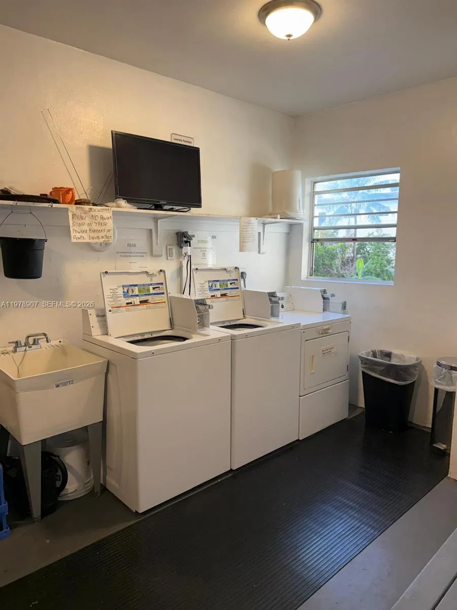 Hollywood, Florida 33020, 1 Bedroom Bedrooms, ,1 BathroomBathrooms,Residential Lease,For Rent,A11978907